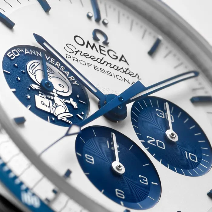 This is a wristwatch commemorating the 50th anniversary of the Snobby Silver Award.